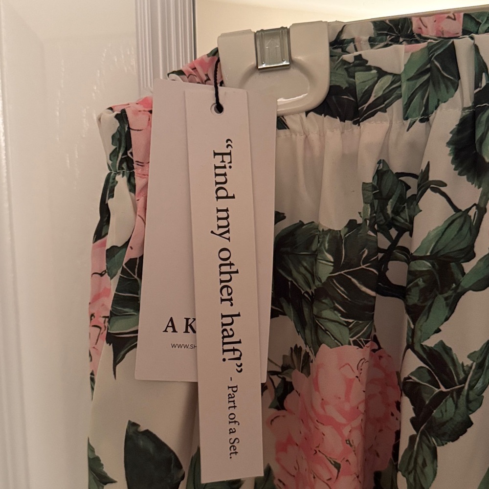 Brand New DIANE FLORAL WIDE LEG RUFFLE PANT - M